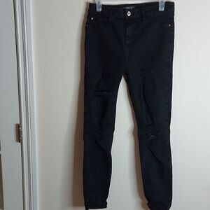 Denim & Co. Black distressed jean sz. 10